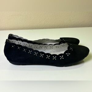 NWOT Rialto Grady Black Suedette Floral Cut Out Embellished Comfort Flats 11M